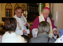 Wizytacja kanoniczna Księdza Arcybiskupa Damiana Zimonia - 20.10.11 spotkanie z matkami i z dziećmi