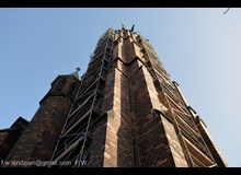 Trwa remont wieży kościoła.